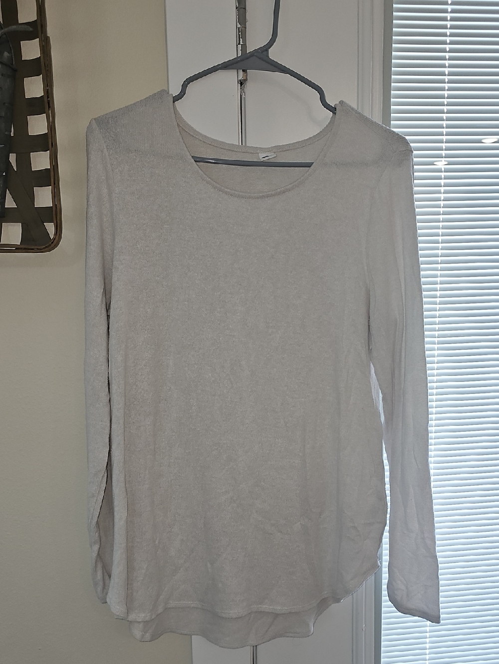 Old Navy Cream Long Sleeve Scoop Neck Top